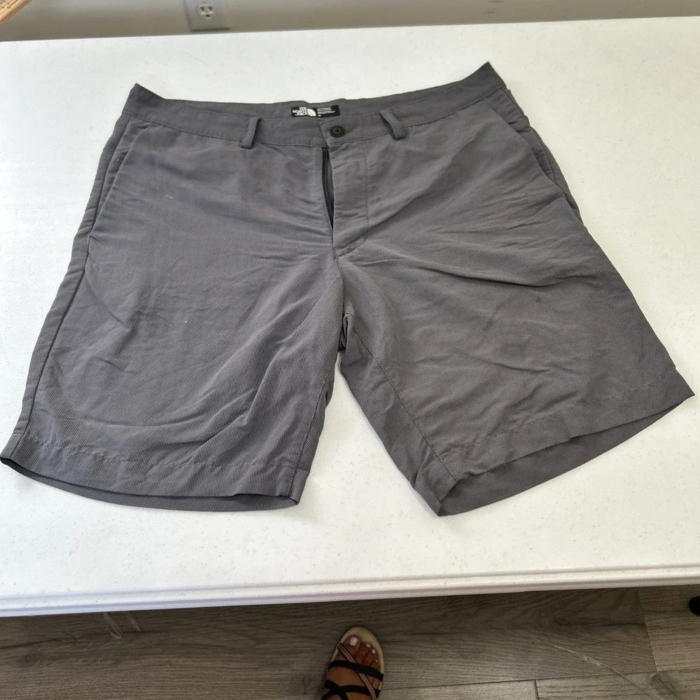 The North Face Mens Gray Micro Stripe Flat Front Hiking Shorts Size 38